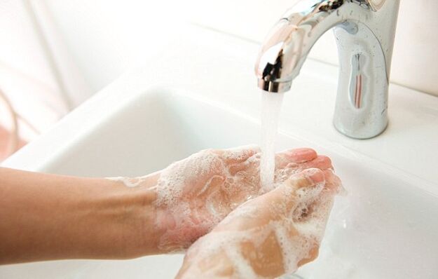 lavagem das mãos para evitar infecção por vermes